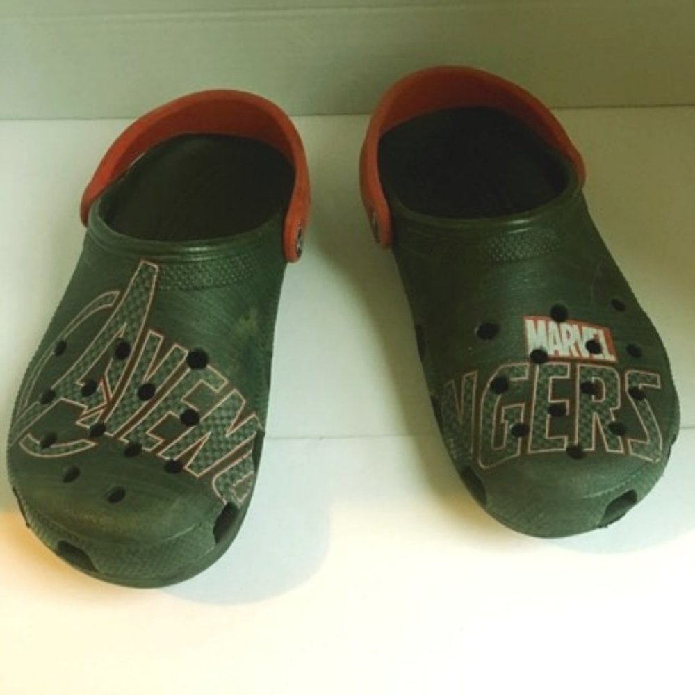 Crocs Unisex Marvel Avenger Shoes. Men 7; Women 9